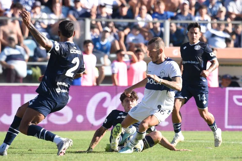 Gimnasia perdon&oacute;, se equivoc&oacute; y cay&oacute; ante Independiente Rivadavia en el Bosque
