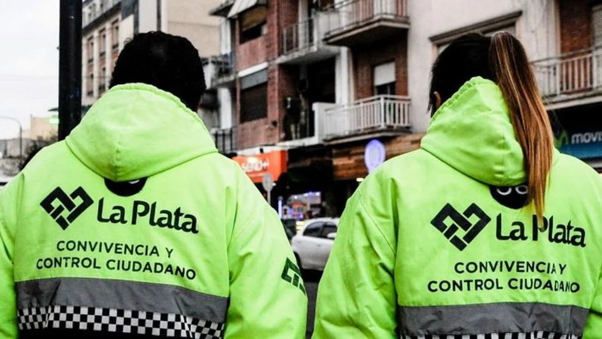 Alertan de estafas en Arana por falsos empleados municipales
