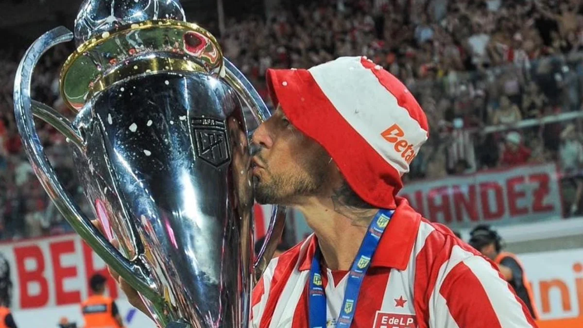 Estudiantes acordó la continuidad de José Sosa en 2026