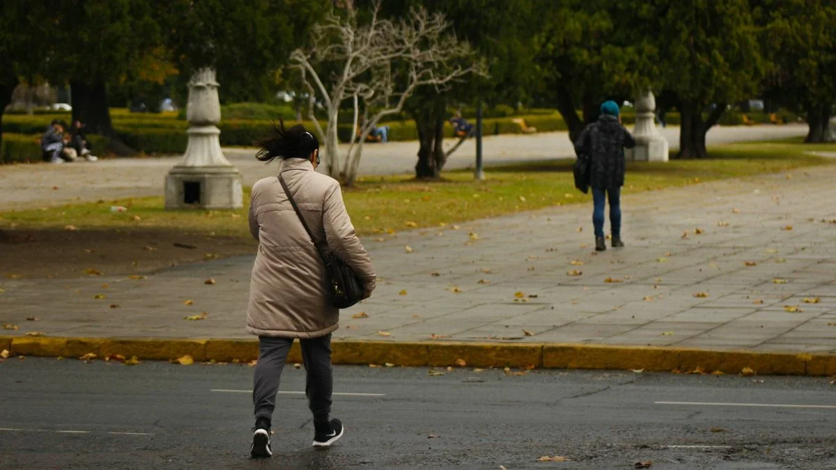 La Plata bajo alerta amarillo por viento fuerte