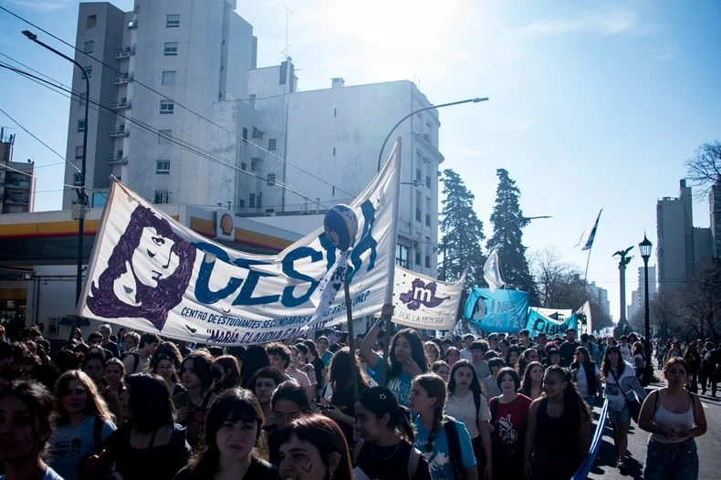Masiva marcha en La Plata a 49 años de La Noche de los Lápices