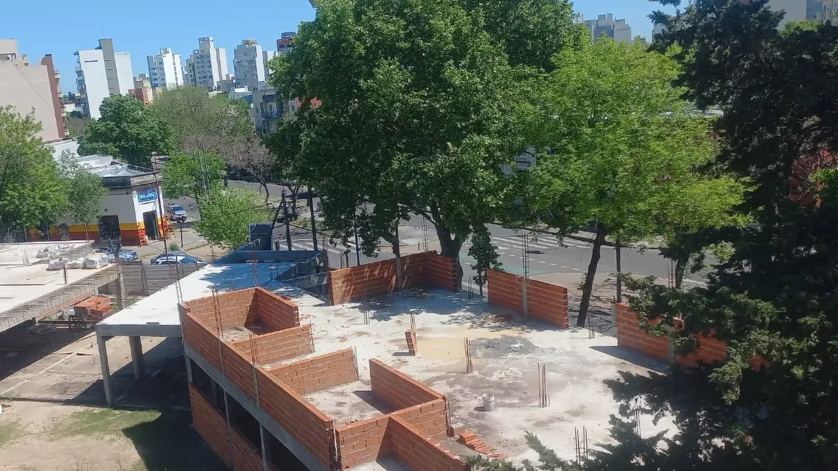 Padres de la Secundaria N° 70 denuncian que Provincia abandonó sus obras