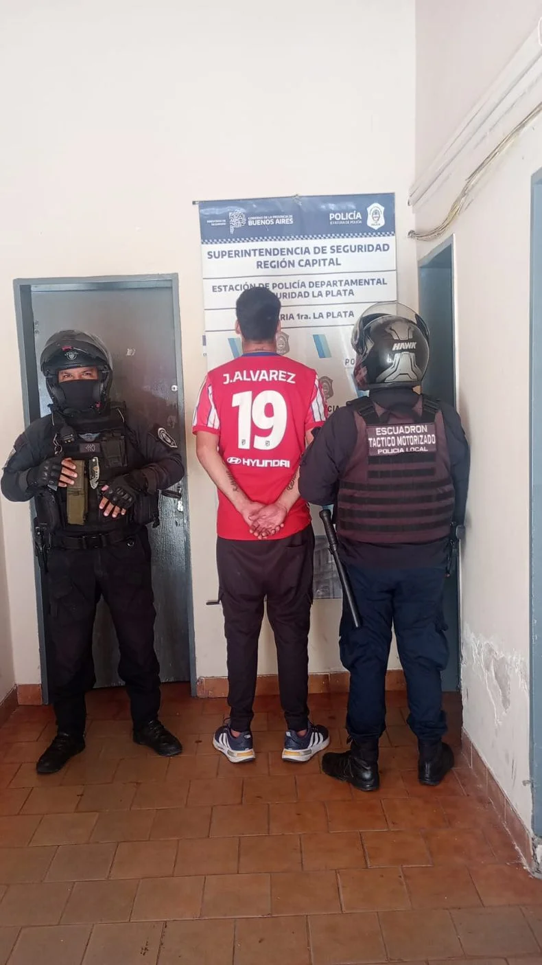 El sujeto ten&iacute;a pedido de captura por robo y fue detenido en 12 y 49