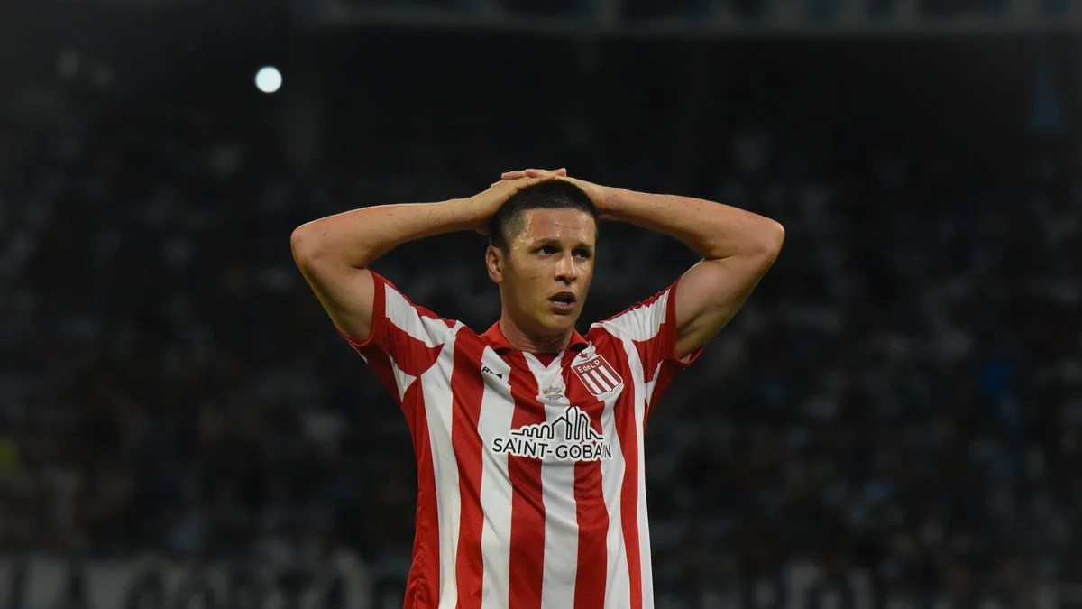 Los nueves de Estudiantes con numeros rojos: ¿Malos desempeños o responsabilidad del equipo?