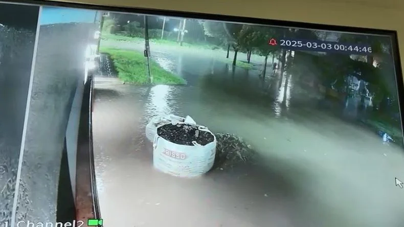 Hay calles anegadas en La Plata por las fuertes tormentas
