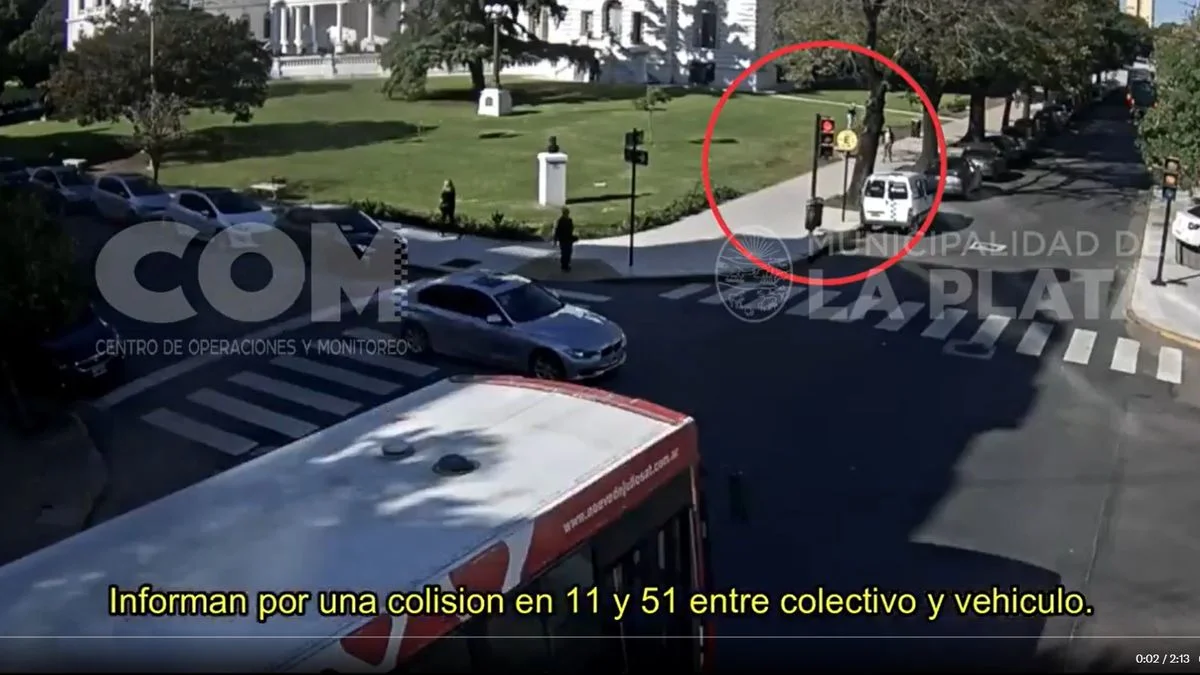 En rojo: así pasó el micro en el terrible siniestro vial que terminó con heridos en 11 y 51
