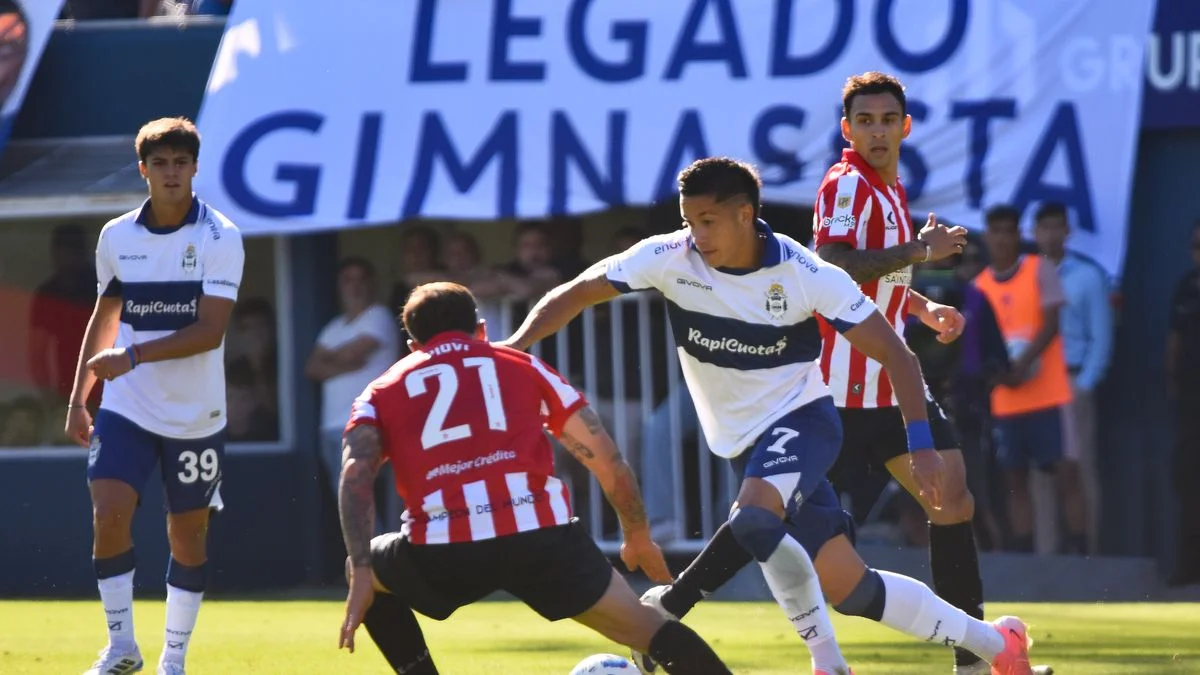 Clásico platense: no habrá conferencia previa en la semana