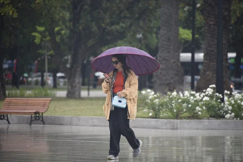 Sábado gris y con lluvias en La Plata