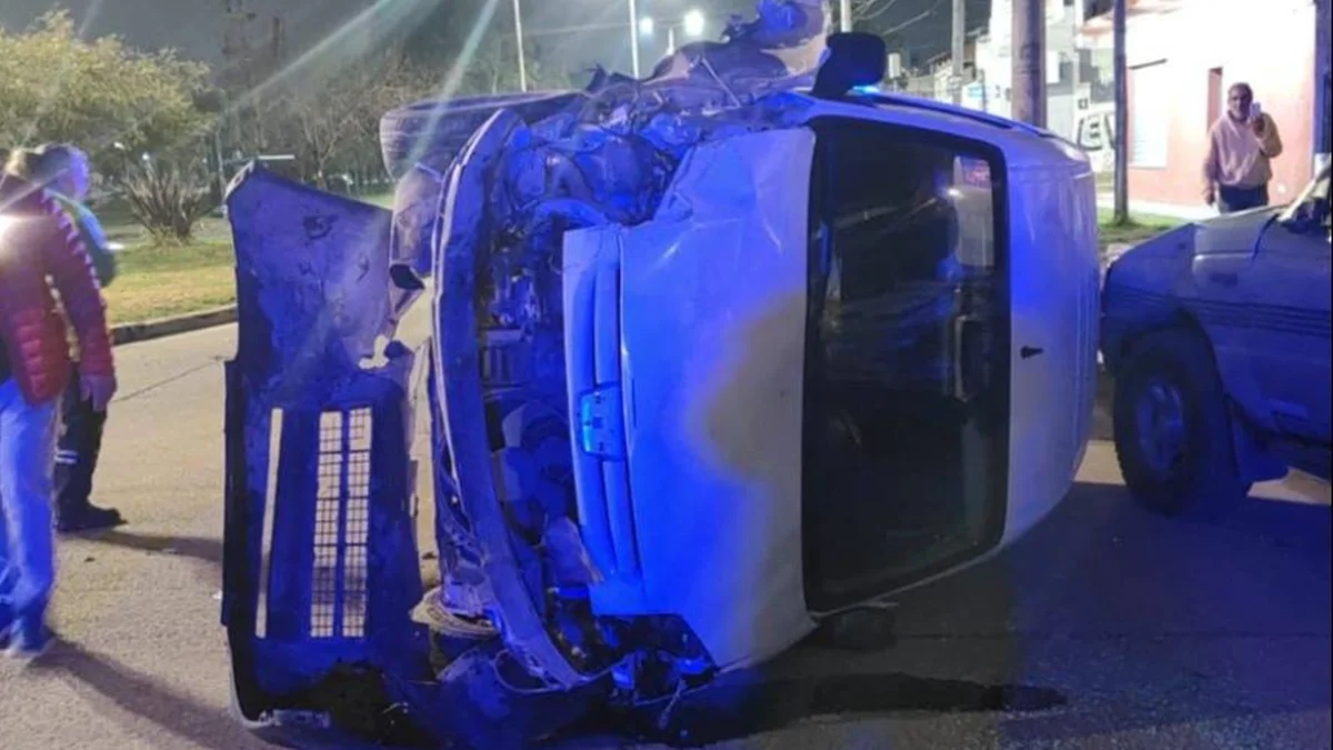 Berisso: volcó una camioneta y el conductor dio positivo de alcoholemia