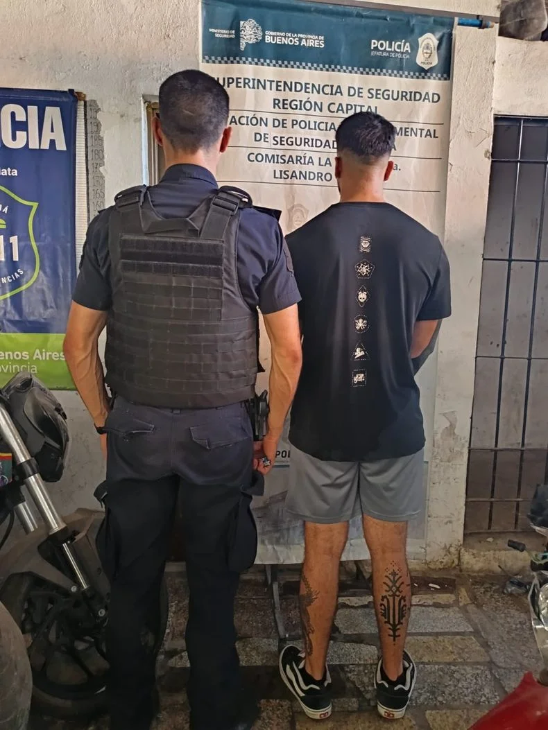 Impactante accidente en la zona oeste de La Plata termin&oacute; con un detenido