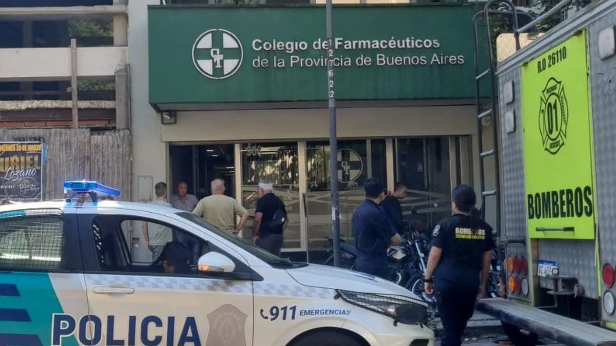 Fuego y tensión en el Colegio de Farmacéuticos de La Plata