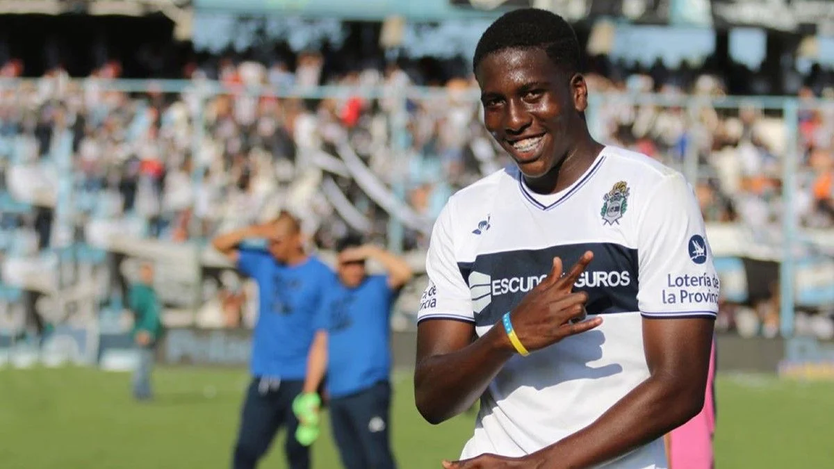 Jan Hurtado pasó la revisión médica y pondrá la firma Gimnasia