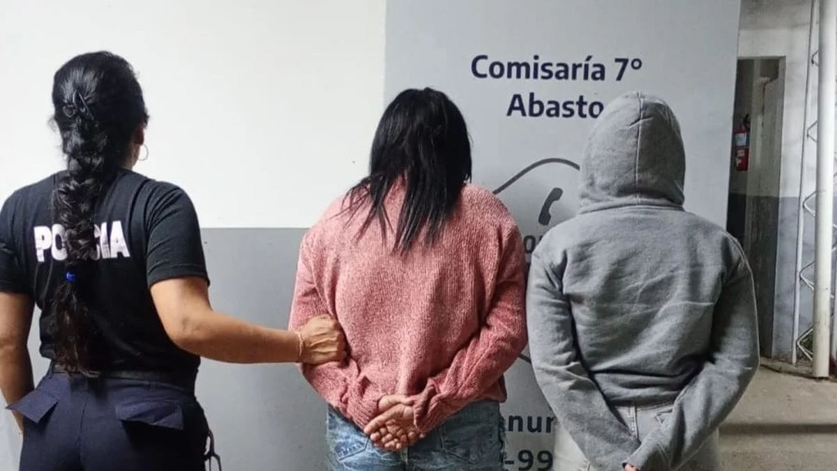 Dos adolescentes amenazaron con un arma a su vecina en Abasto