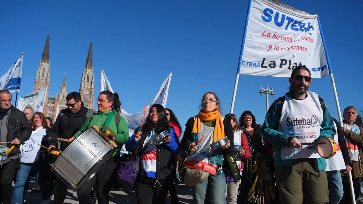 Paro y movilización docente en La Plata tras nuevo episodio de violencia escolar
