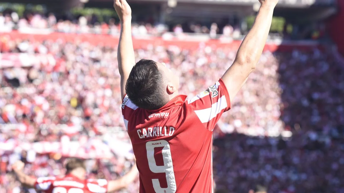 La emoción de Guido Carrillo tras el homenaje de una hincha de Estudiantes