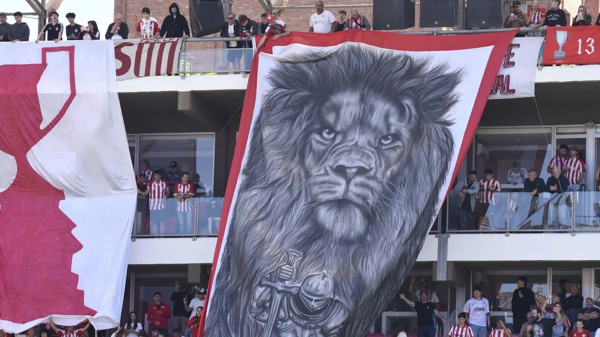 Estudiantes sigue los homenajes: ahora a un artista