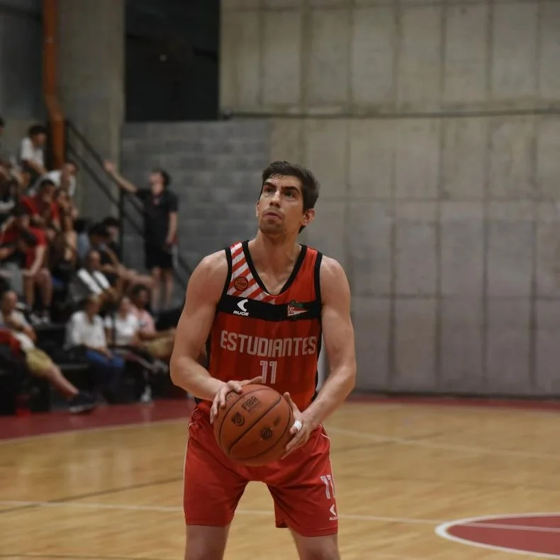 Michele Castro artífice principal de Estudiantes para ganar el partido