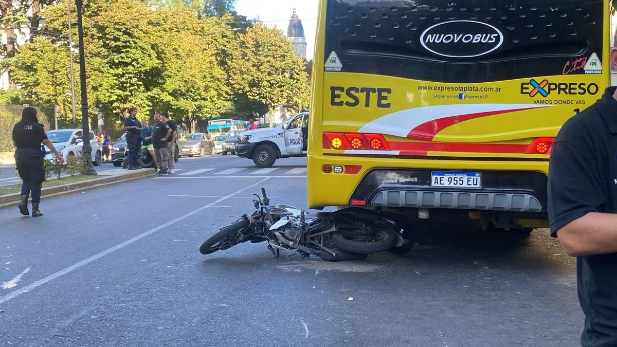 Impactante accidente en el centro de La Plata