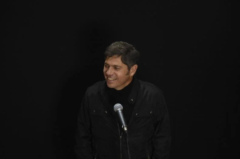 Axel Kicillof, gobernador de la provincia, emitió su voto y dialogó con la prensa 