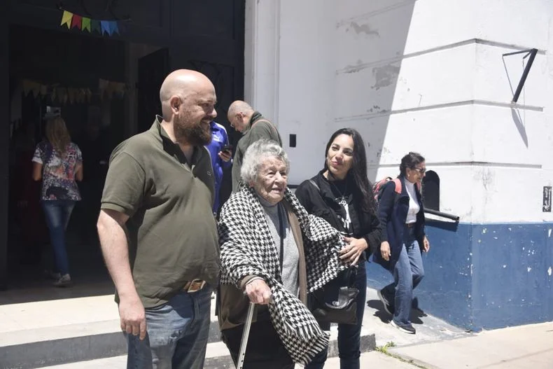 Amelia, orgullo platense. Con 103 a&ntilde;os fue a votar en Barrio Hip&oacute;dromo