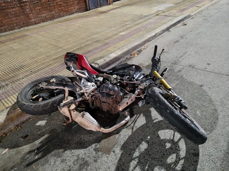 En City Bell, murió un motociclista en grave accidente