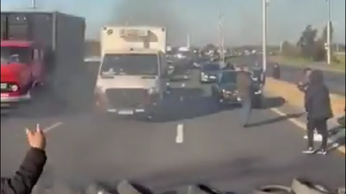 Corte total en la Autopista Buenos Aires - La Plata en apoyo a Cristina