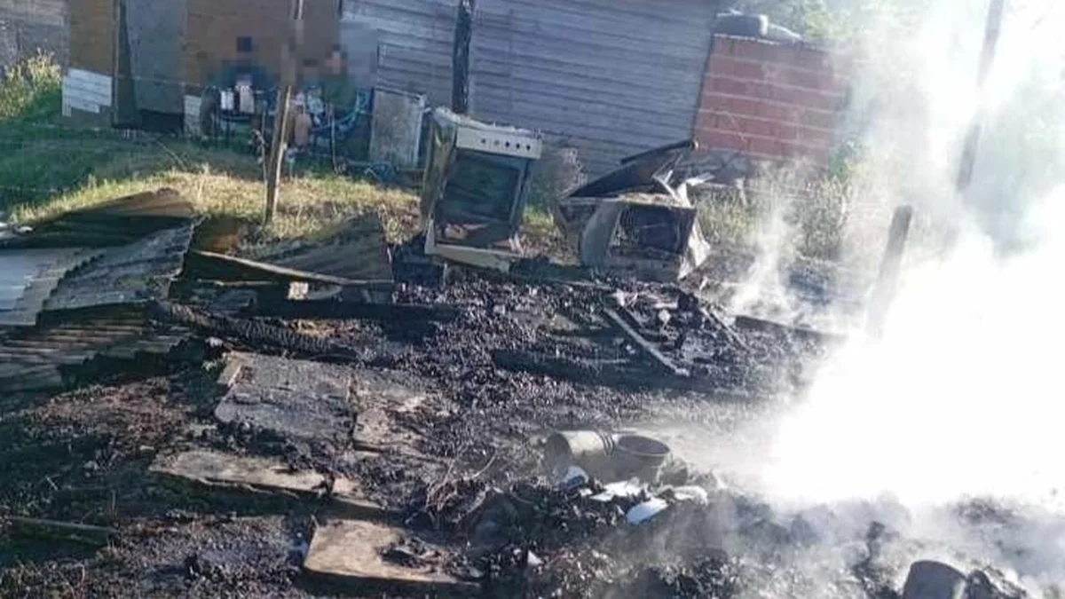 La Plata: piden donaciones para una familia que sufrió un robo e incendio en su casa