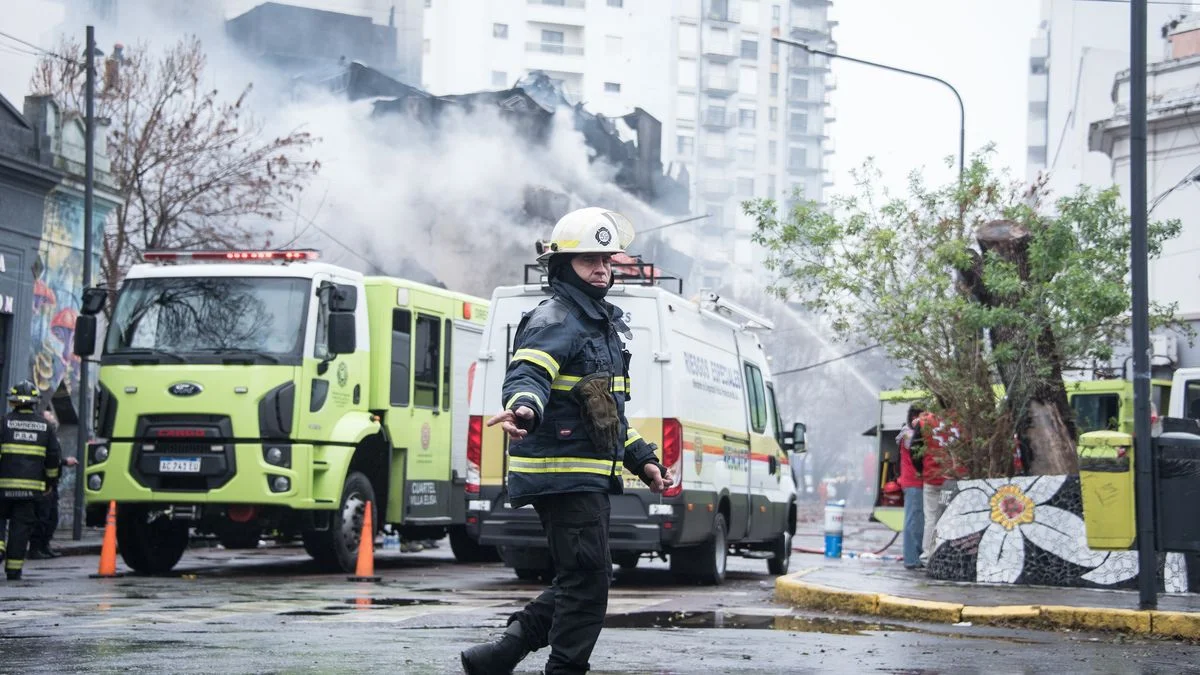 El vallado en La Plata podría durar hasta mañana y se trabaja en un derrumbe controlado