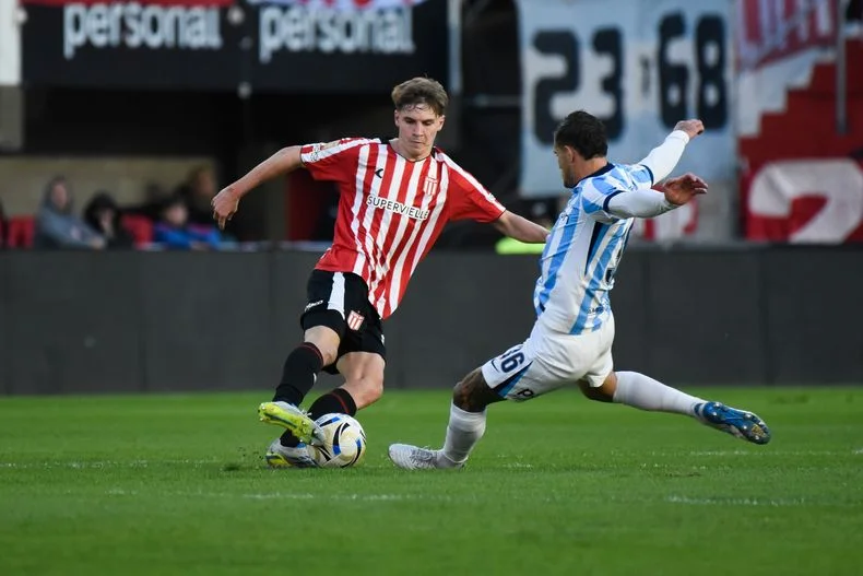Amondarain tuvo un gran partido en el medio campo como regularmente tiene