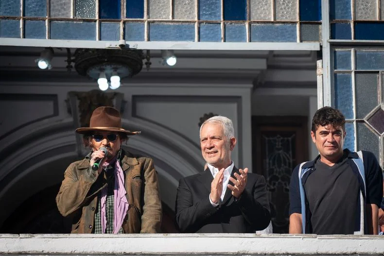 Johnny Depp fue reconocido por Julio Alak en el Palacio Municial de La Plata
