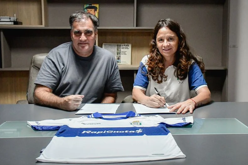 Gimnasia anunci&oacute; la continuidad de Silvana Villalobos en el F&uacute;tbol Femenino