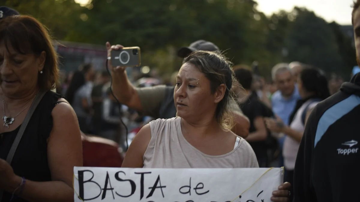 Destrozos en la Municipalidad de La Plata en la protesta por Kim Gómez