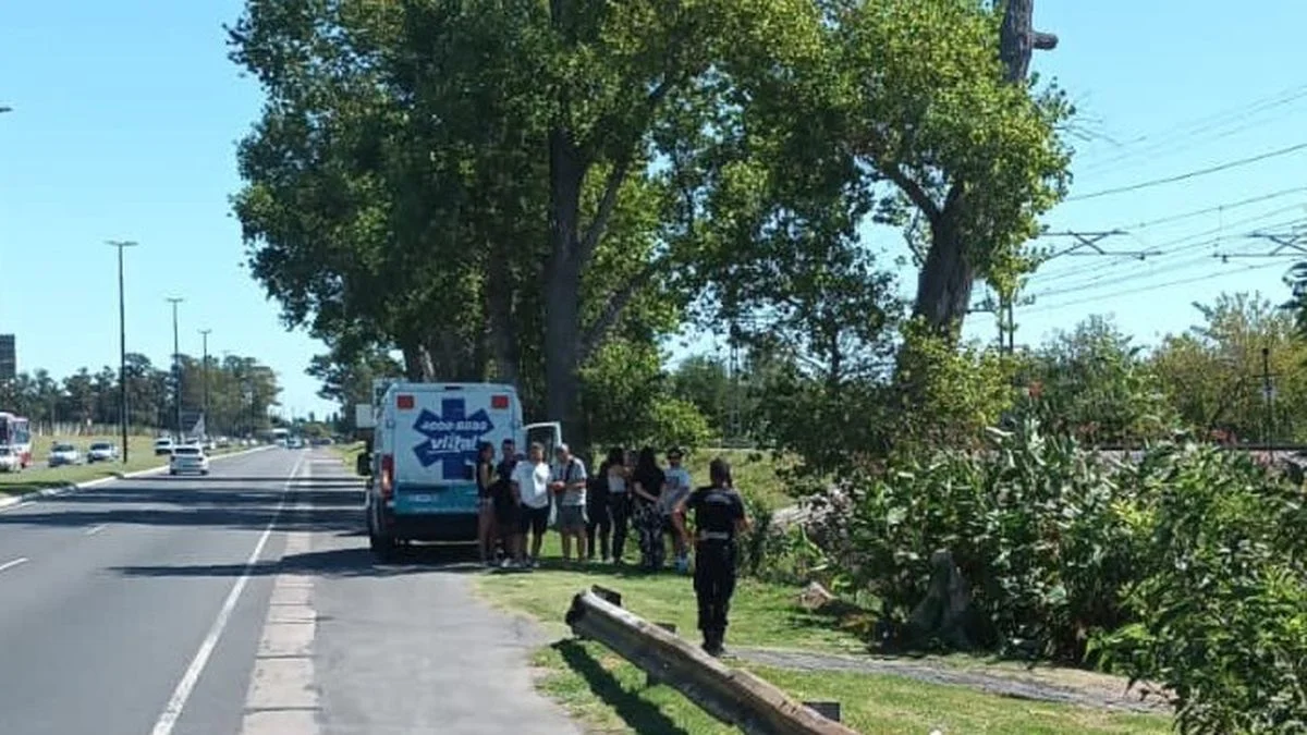 Murió un hombre que hacía ejercicio en Camino Centenario