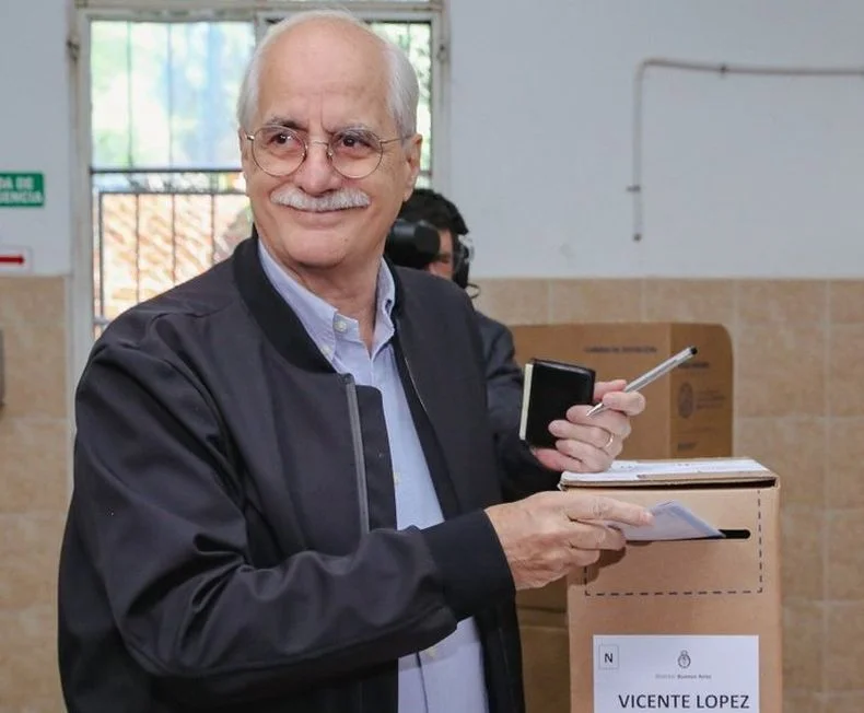 Jorge Taiana, referente de Fuerza Patria, también emitió su voto en Provincia