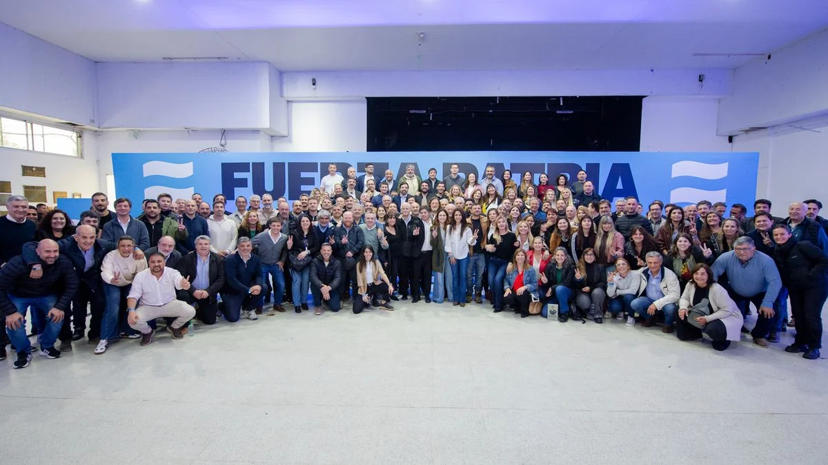 Kicillof reunió a Fuerza Patria en Ensenada y relanzó la campaña para octubre