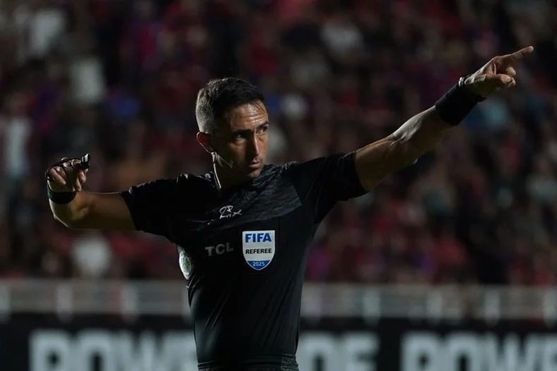 Nazareno Arasa impartir&aacute; justicia en la visita de Gimnasia a River