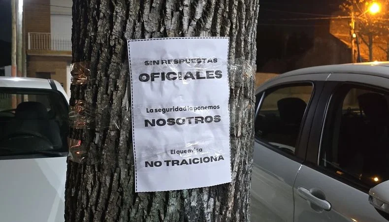 Vecinos de Los Hornos amenazan a los delincuentes: "El que avisa no traiciona"