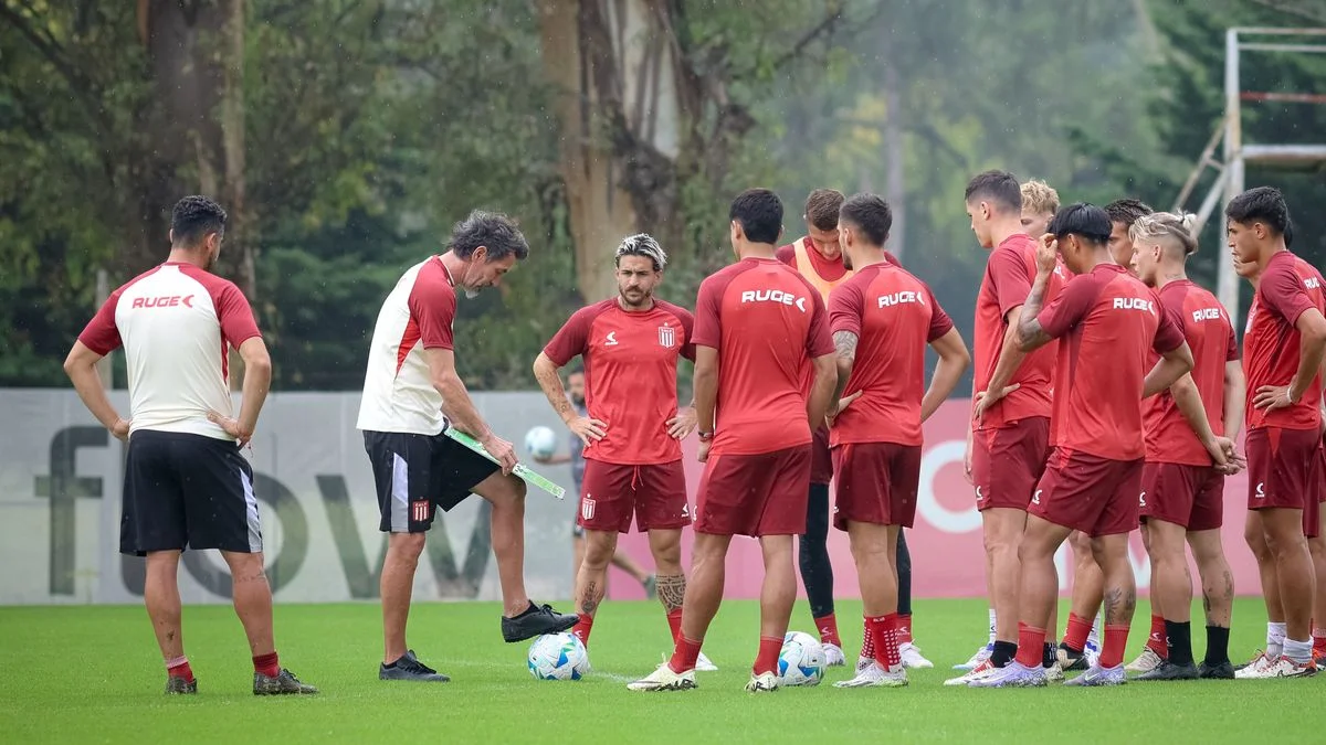 Estudiantes define el equipo para enfrentar a Universidad de Chile