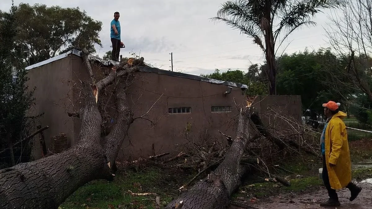 Un rayo destruyó una vivienda en La Plata y los afectados piden ayuda