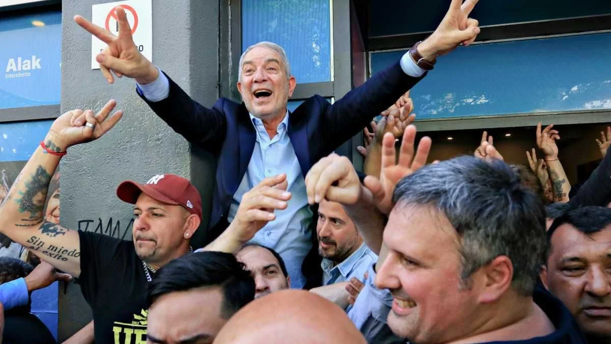 El "contorsionismo" de Alak genera ruido en el peronismo local