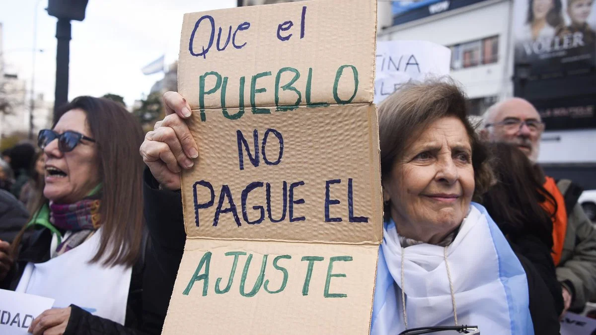 Jubilados se manifestaron contra el Gobierno en La Plata
