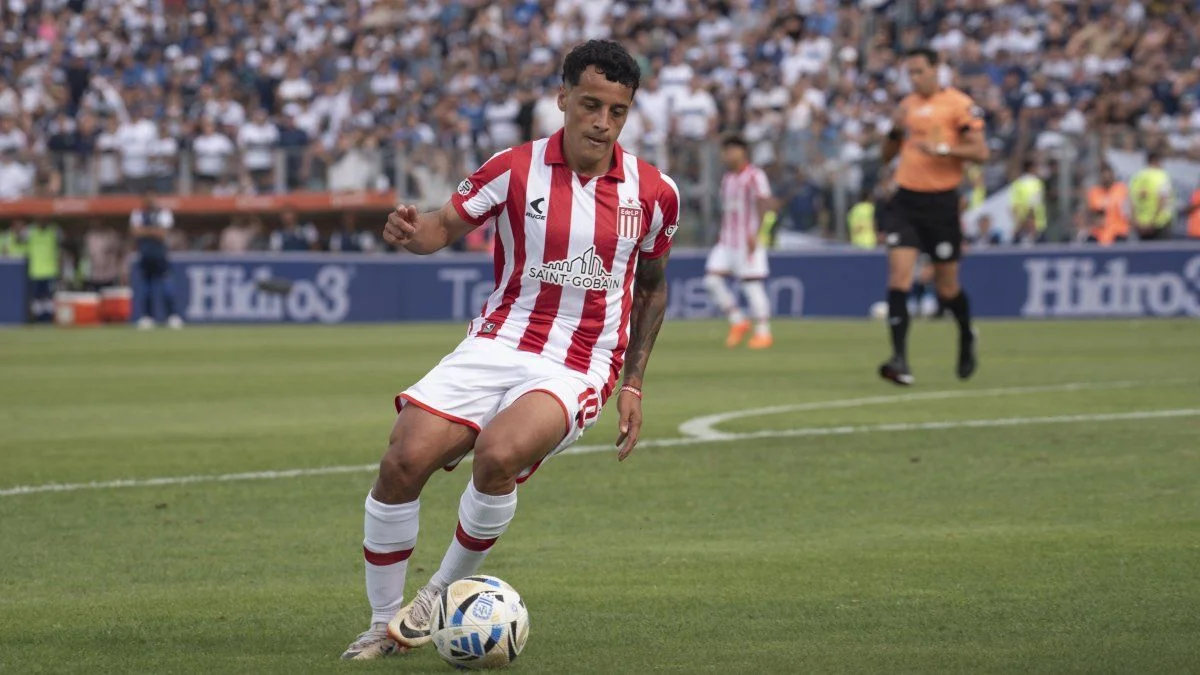 Estudiantes con la pilcha definida para la final del Torneo Clausura