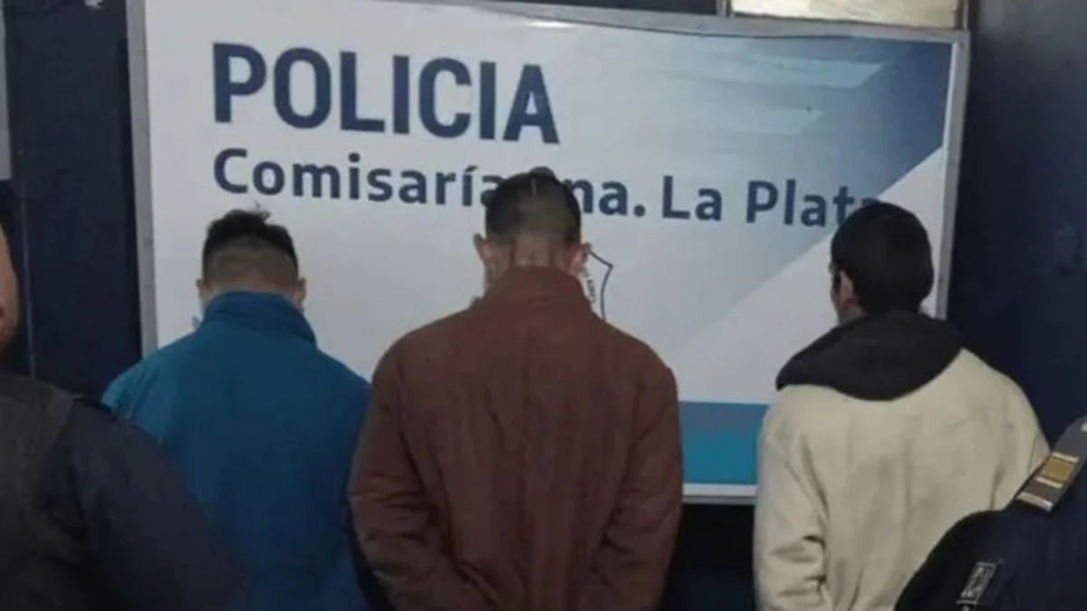 La Plata: detuvieron a tres sujetos por provocar destrozos en la vía pública