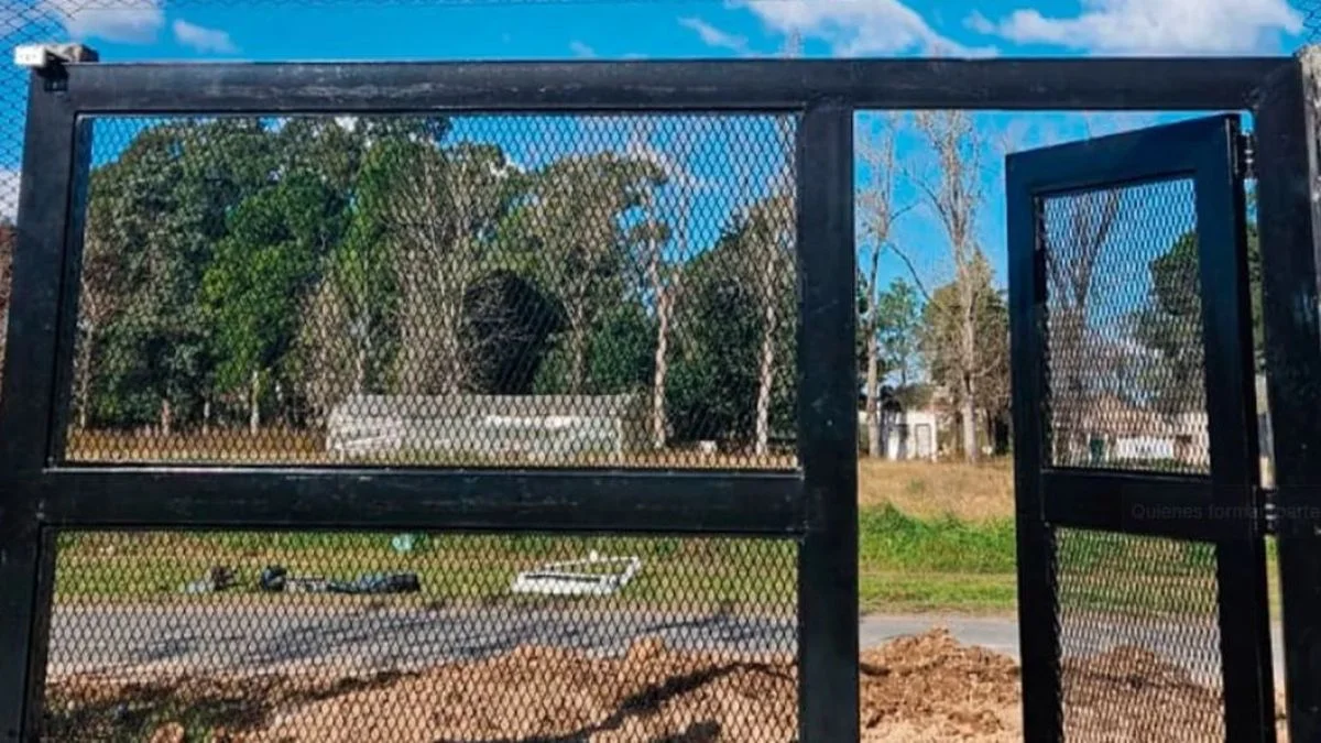 Los Hornos: instalaron un portón en un club y a los pocos días se lo robaron