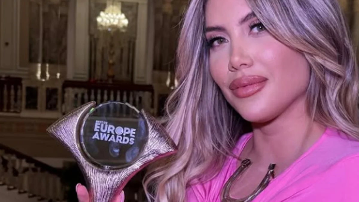La emoción de Wanda Nara tras ganar el premio a la Mujer del Año en Turquía