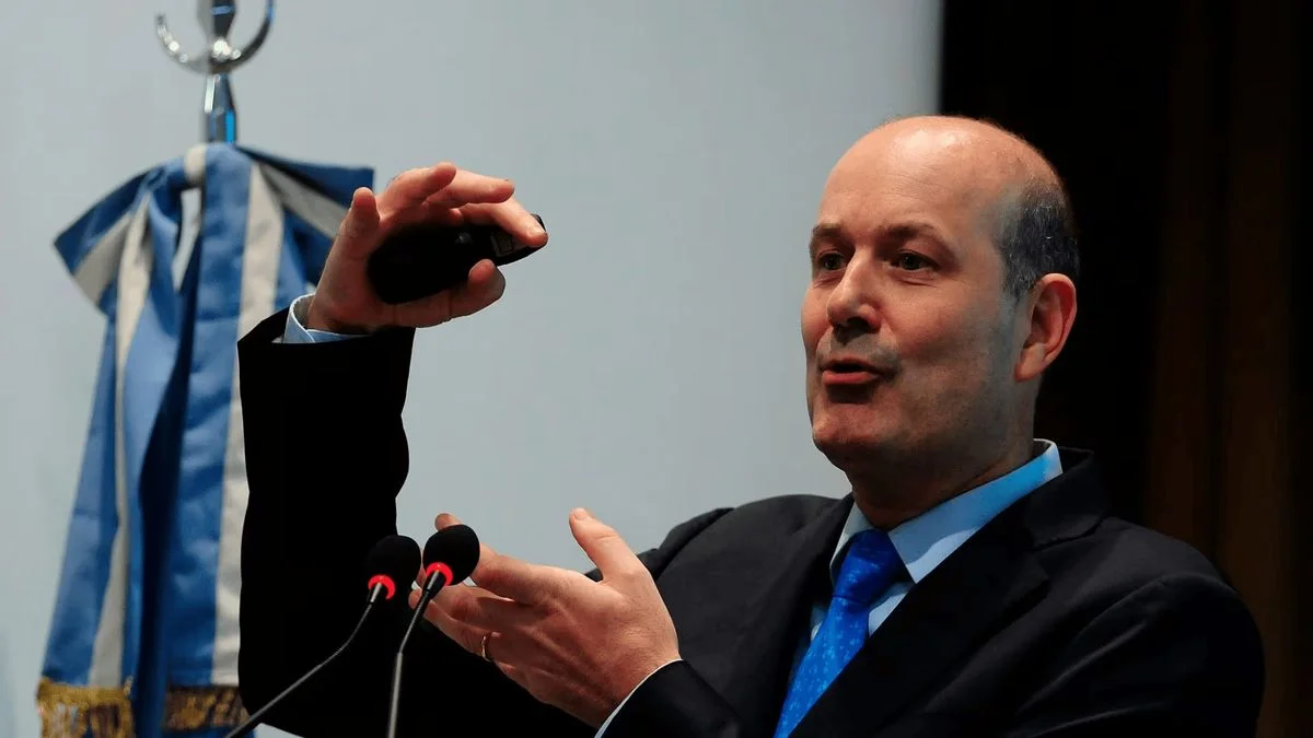 Sturzenegger presentó el plan "burocracia cero"