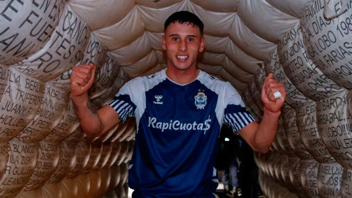 Un juvenil surgido en Gimnasia podría volver al fútbol argentino