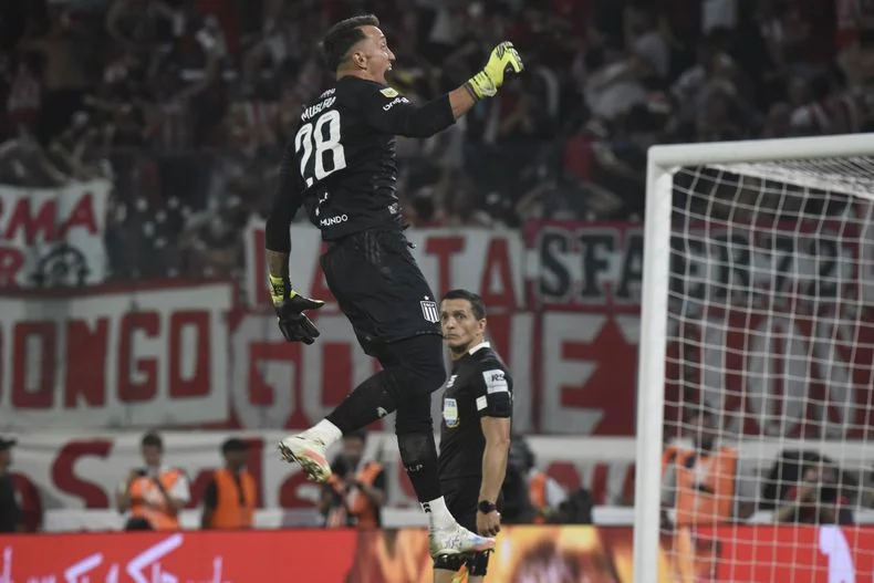 Fernando Muslera se reinventó en Estudiantes y busca ir a su quinto mundial