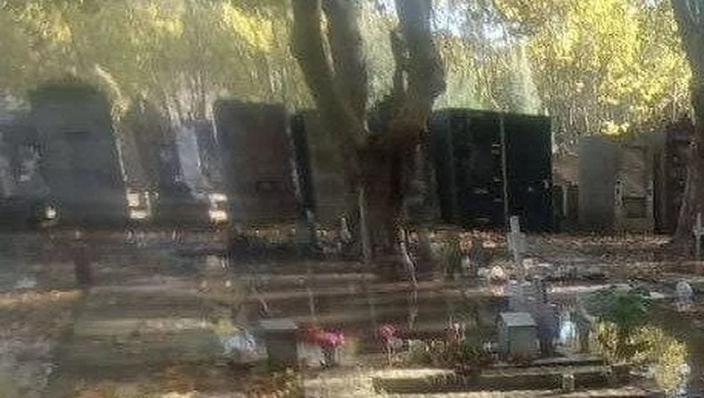 Las tumbas del Cementerio de La Plata quedaron bajo el agua