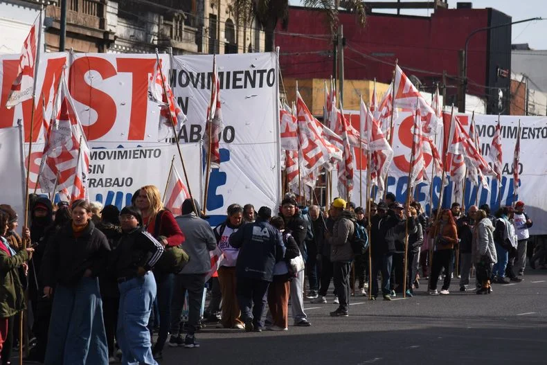 Masiva movilización de la Izquierda a Gobernación
